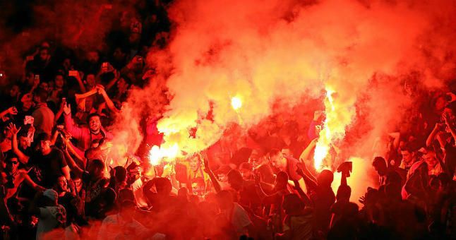 Arsenal y Galatasaray, a proceso disciplinario por el uso de bengalas