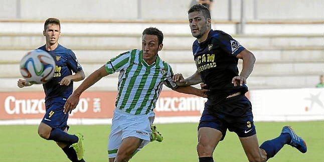 El Betis no encuentra su fútbol y pierde ante el UCAM (0-2)