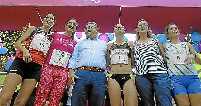 Azucena Díaz, la más rápida de las 9.000 participantes de la Carrera de la Mujer de Sevilla