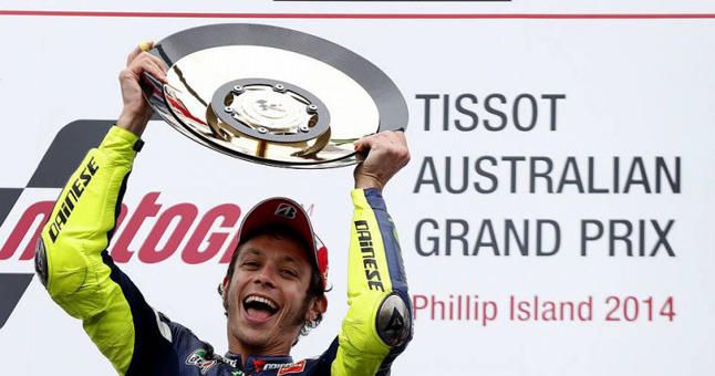 Rossi aprovecha la caída de Márquez para ganar en Australia