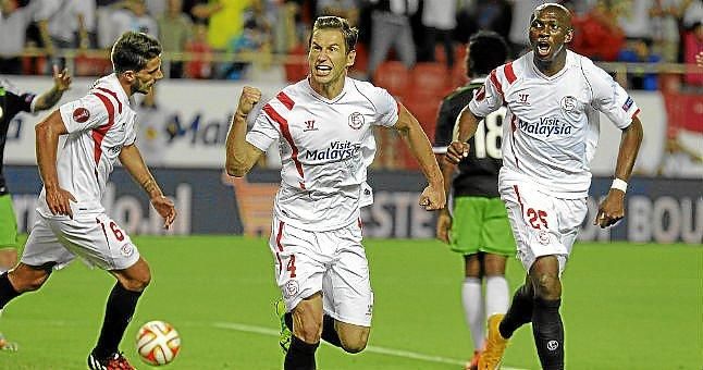 Krychowiak, concentrado en el Sevilla "al 100%" pese al interés del Arsenal