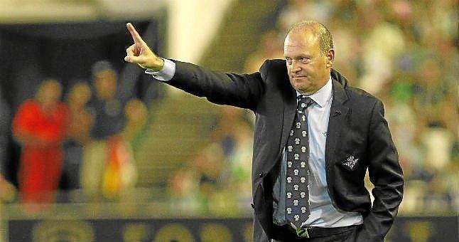 El Betis busca un paraguas con forma de entrenador