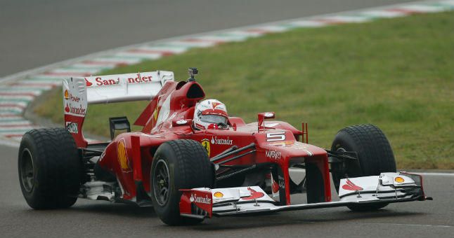 Vettel: "Cuando pilotas un coche rojo te sientes en un cuento de hadas"
