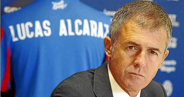 Alcaraz prescinde de ocho titulares y convoca al brasileño Martins