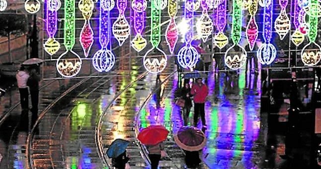 Sevilla se ilumina hoy con el Puente de Triana