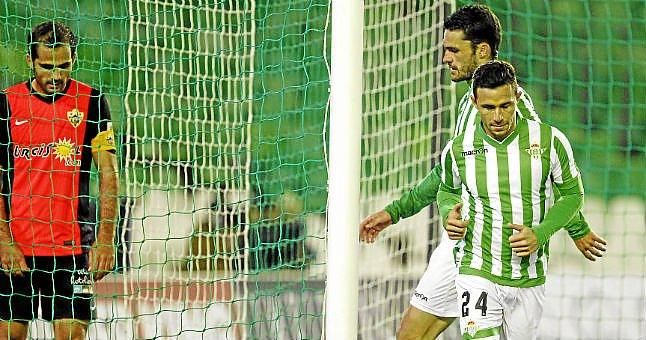 Real Betis 3-4 Almería: Tira la Copa pero le invitan a otra