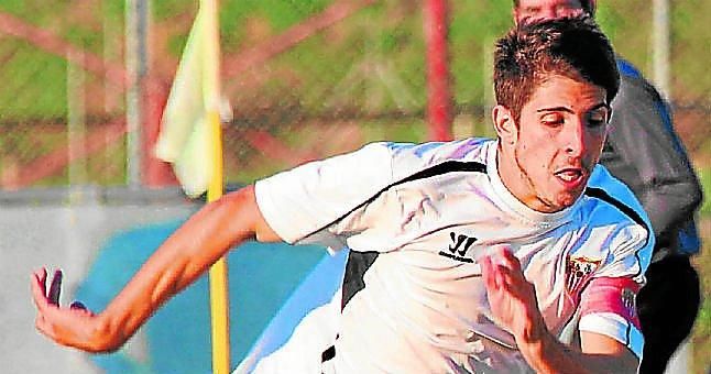 Raúl Navarro, 'pichichi', polivalente y omnipresente del Sevilla C