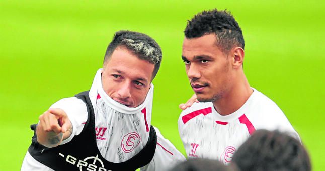 Cicinho, cedido al Numancia hasta final de temporada