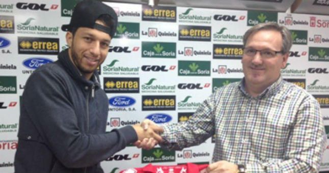 Cicinho ha sido presentado como nuevo jugador del Numancia