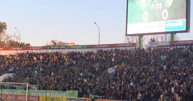 Vídeo del minuto 19 en el Betis-Ponferradina: los cánticos de la polémica