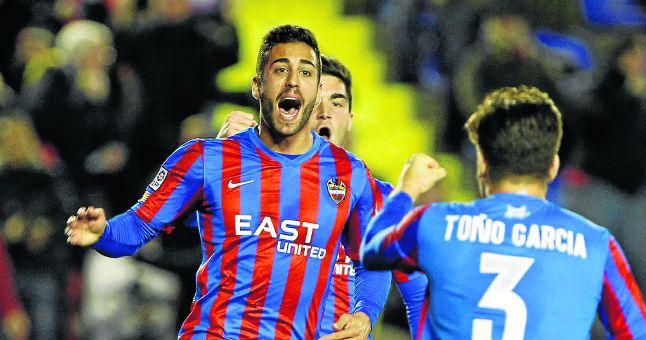 El Sevilla abona el terreno en la operación Camarasa