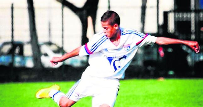 Monchi vigila de cerca al joven Fortier