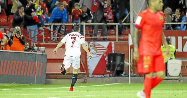 Gameiro: "La afición nos ayuda mucho; es magnífico jugar en el Sánchez Pizjuán"