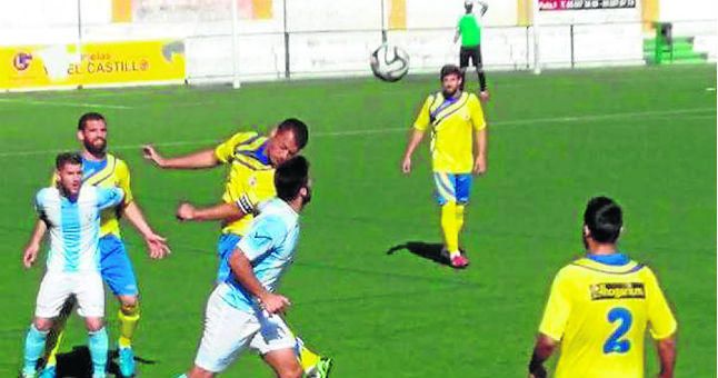 Úbeda (Écija) se reencontró con el césped de forma oficial