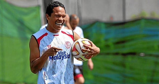 Bacca, entre su deseo de seguir y el modelo de club