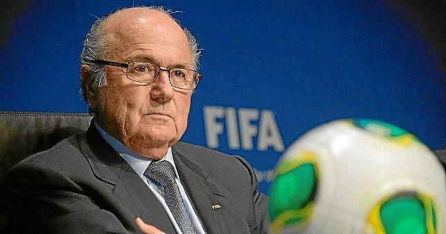 Blatter pide a delegados de miembros de la FIFA "cerrar filas"