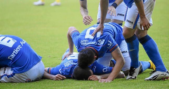 El Oviedo gana 0-1 en Cádiz y vuelve a Segunda doce años después