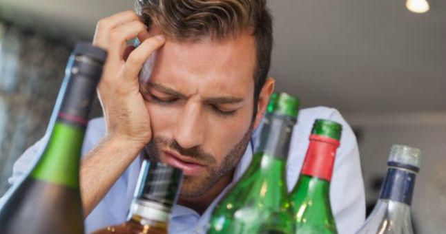 Hallan una molécula que protege al cerebro de la resaca