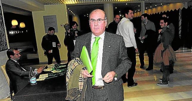 Castaño: "Sobran 'asustaviejas' que usan a Lopera para dar miedo a los béticos"