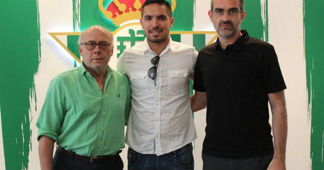 Oficial: 'El Loco' Vargas, nuevo fichaje del Betis