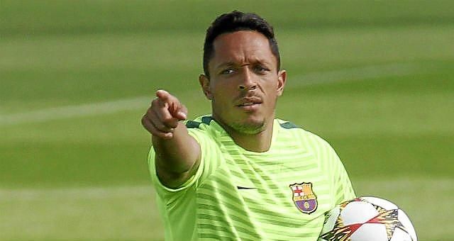 Adriano, en el Barça hasta 2018