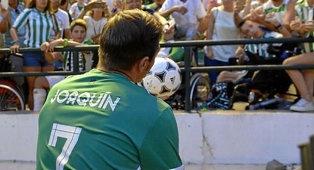 Joaquín le 'quita' a Vadillo el dorsal 7