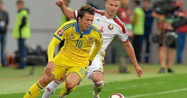 Konoplyanka marca en la victoria de Ucrania ante Bielorrusia (3-1)