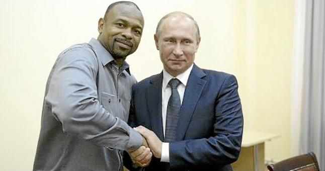 Putin concede la ciudadanía rusa al boxeador estadounidense Roy Jones Jr.