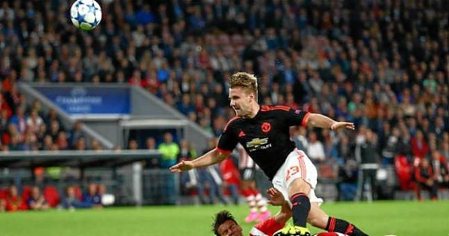 Grave lesión de Luke Shaw en el comienzo de la Champions League