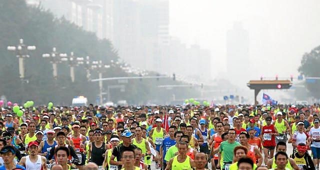 Siete personas sufrieron infartos en el maratón de Pekín por alta polución