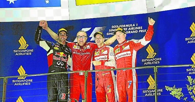 Vettel manda en la noche de Singapur