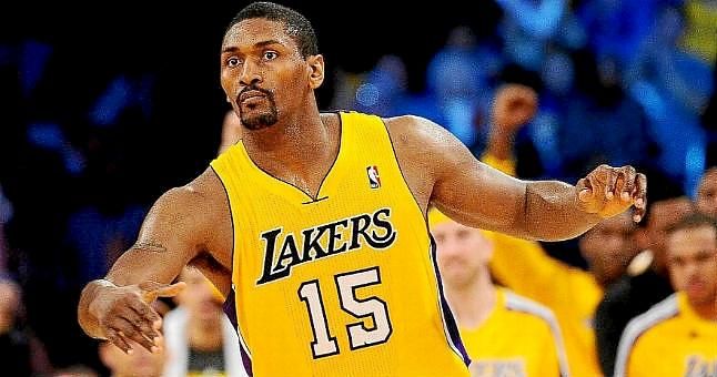 World Peace regresa a los Lakers