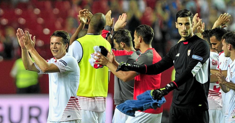Sevilla 3-2 Rayo Vallecano: Sufre demasiado, pero salva la papeleta