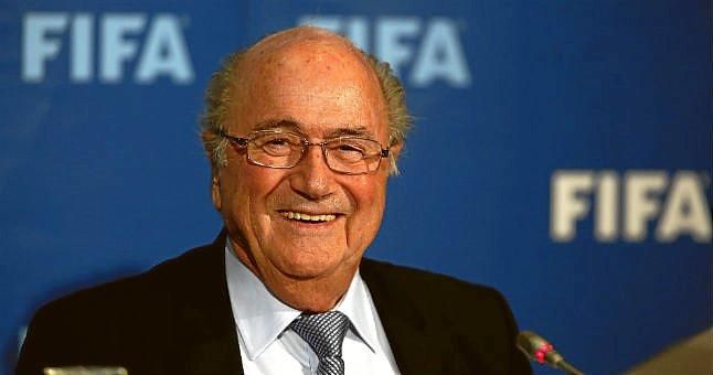 Blatter dice que seguirá como presidente de la FIFA