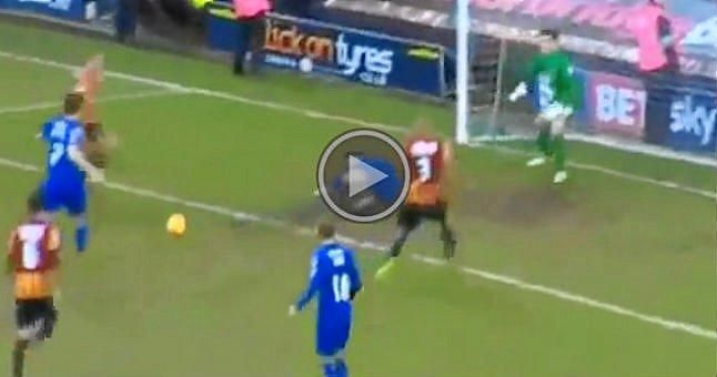 (Vídeo) Un penalti muy peculiar