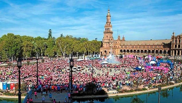 Sevilla se tiñe de rosa