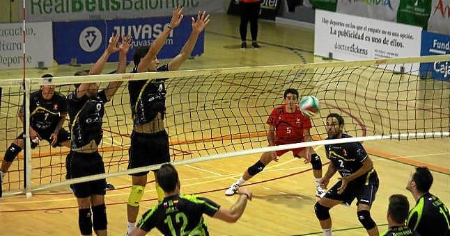 El Cajasol Voley arranca con victoria