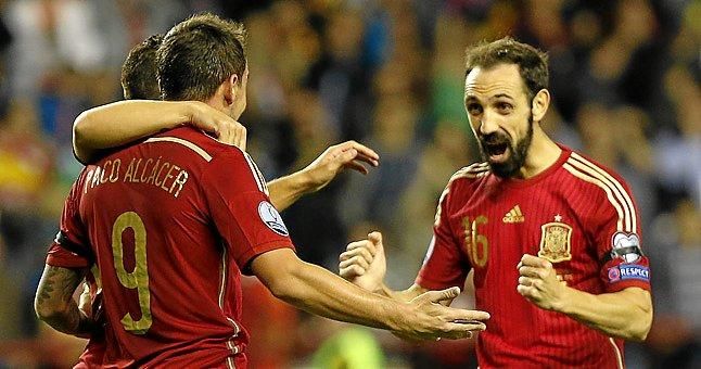 4-0: Goleada de España sin destellos para cerrar el pase a la Eurocopa