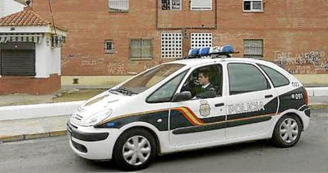 Dos policías de Alcalá de Guadaira salvan a un hombre en parada cardiorespiratoria