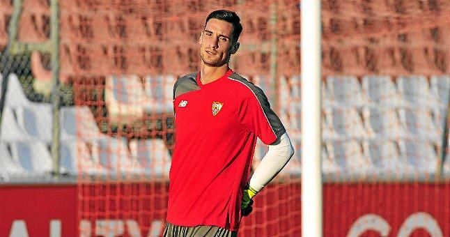 Sergio Rico ya entrena con el Sevilla