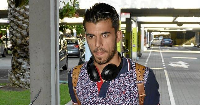 Dani Ceballos llega a Sevilla sin dar pistas sobre su renovación