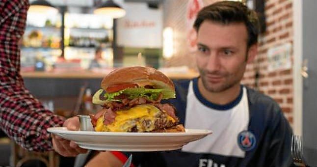 Ibrahimovic, un buscador, una hamburguesa... Y también un futbolista