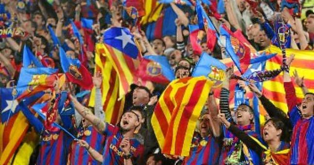 Un colectivo de socios pide a Bartomeu que no defienda las 'esteladas' en el Camp Nou