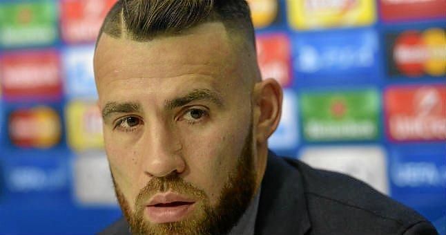 Otamendi: "El ambiente del Pizjuán es muy fuerte y la gente siempre presiona"