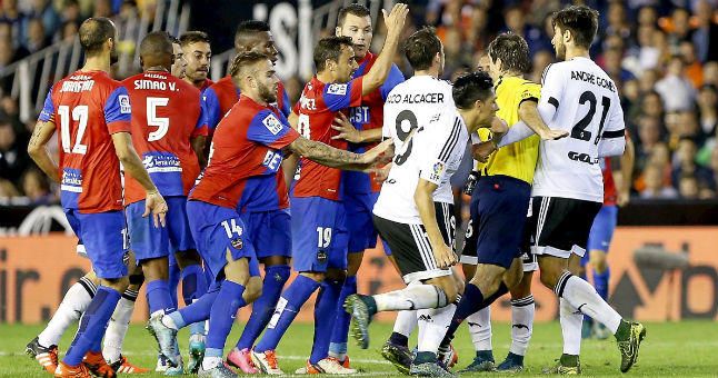 La LFP denuncia cánticos ofensivos en el Valencia-Levante