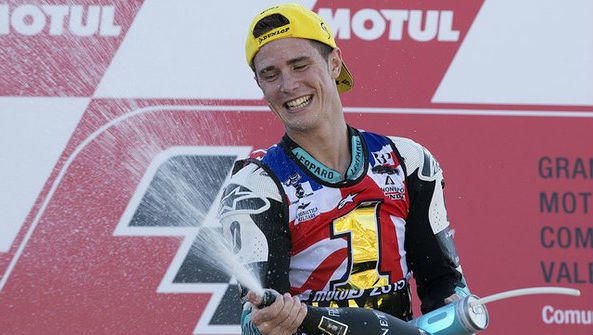 Kent, campeón del mundo de Moto3, rompe el maleficio británico