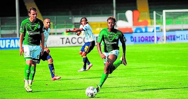 Vinculan al Sevilla con el mediocentro belga Samuel Bastien