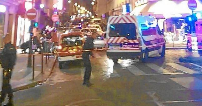 Al menos 40 los muertos en el tiroteo y 100 rehenes en una sala de París