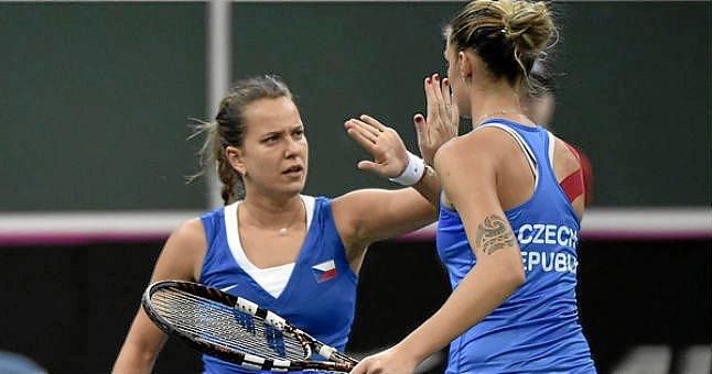 Plyskova y Strycova dan a la República Checa su noveno título