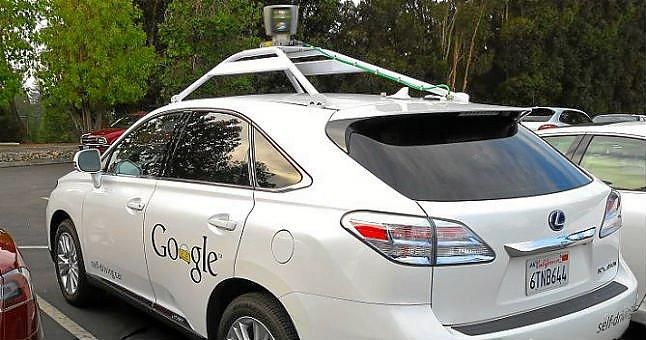 Penalizan a un coche de Google por circular muy lento
